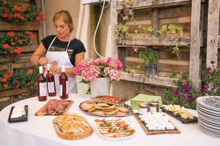 Irpinia: Truffle Hunting, Gourmet Lunch, and Wine Tasting