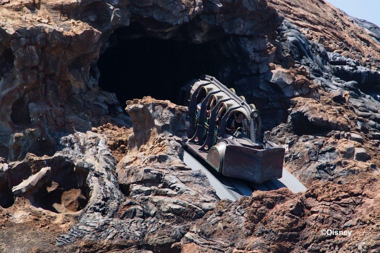 Tokyo Disney Resort: 1-Day Park Hopper Passport Start at Tokyo Disneyland – Park Hopper Ticket