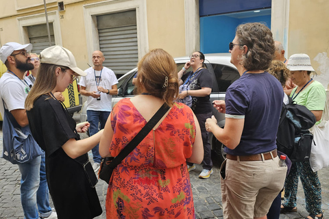 Roma: Visita a la Basílica de San Pedro, la Cúpula y las Grutas VaticanasTour guiado en grupo por Francia