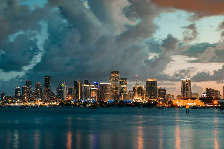 Miami Beach: Night Lights Private Air Tour - Kostenloser ChampagnerMiami Beach: Private Nachttour im Flugzeug - Champagner gratis