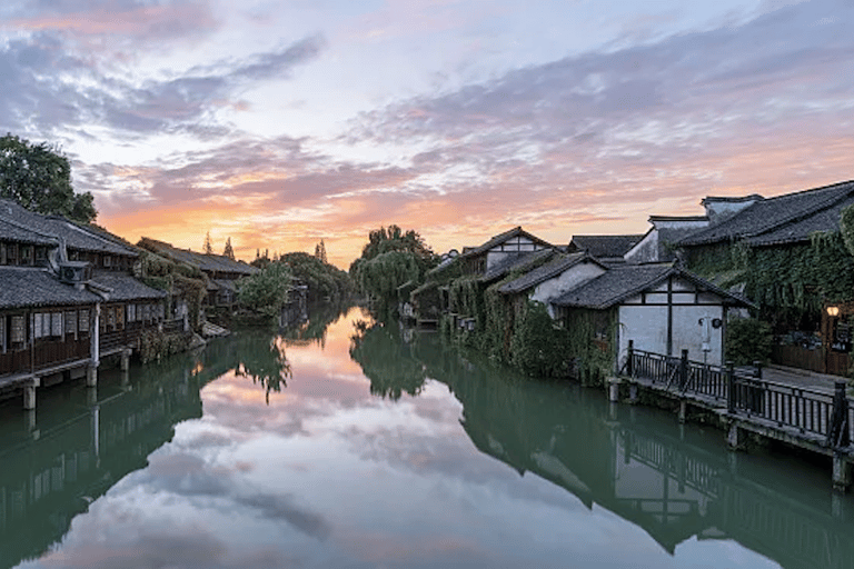 Wuzhen: Private Multilingual Guide Tour & Hotel Pick-Up West Gate Tour: French & German Guide + Hotel Transfer
