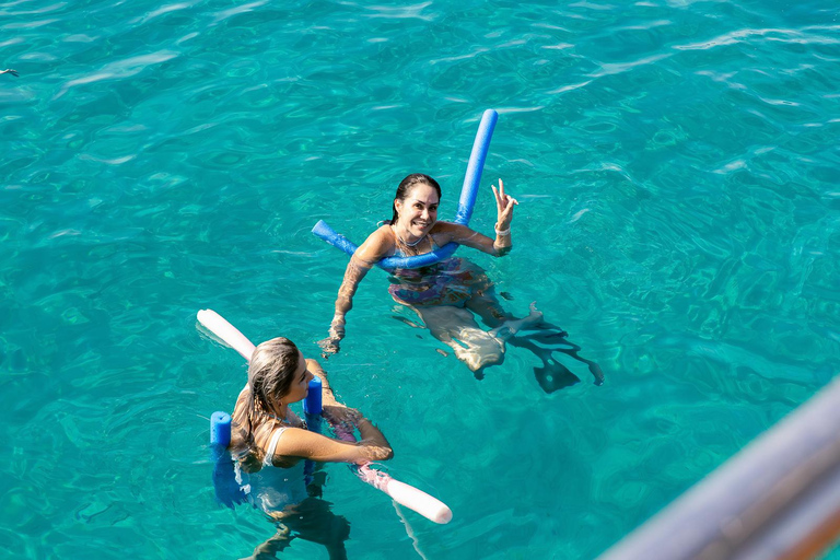 Athens: 5-Hour Swimming Cruise with Lunch & Drinks