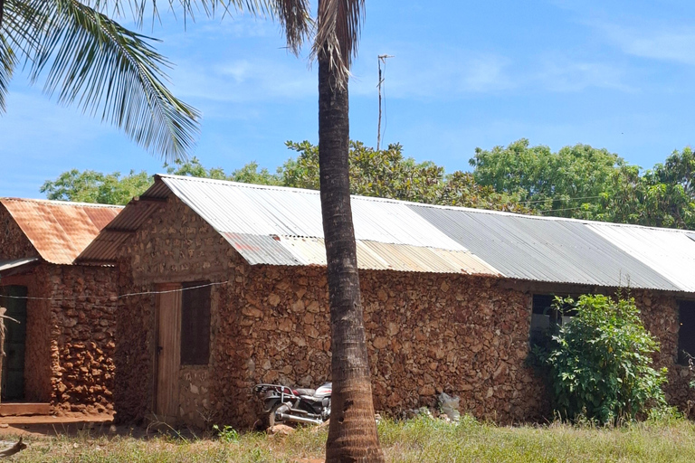 Mtwapa: JumbaRuins &amp; BushVillage Dagsutflykt och middag i byn.