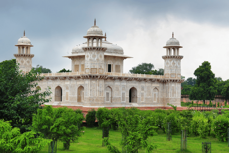 From Delhi: Taj Mahal, Agra Fort, and Baby Taj Tour by Car From Delhi: All Inclusive Tour