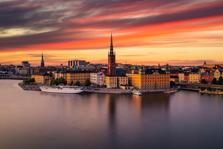 Stockholm: Old Town Early Bird Tour with Guide