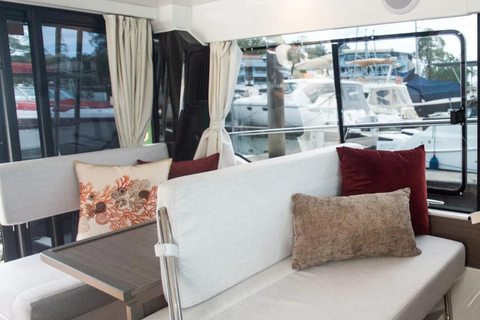 Yakarta: yate privado de lujo para fiestas y celebraciones al atardecer.Yate privado de 2 horas al atardecer (4:30 p. m.-6:30 p. m.)