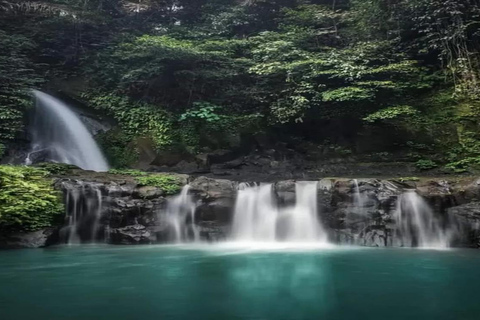 Bali: tour all'alba sul Monte Batur in jeep e alla cascata di Taman SariSolo tour in jeep condivisa (trasferimento)