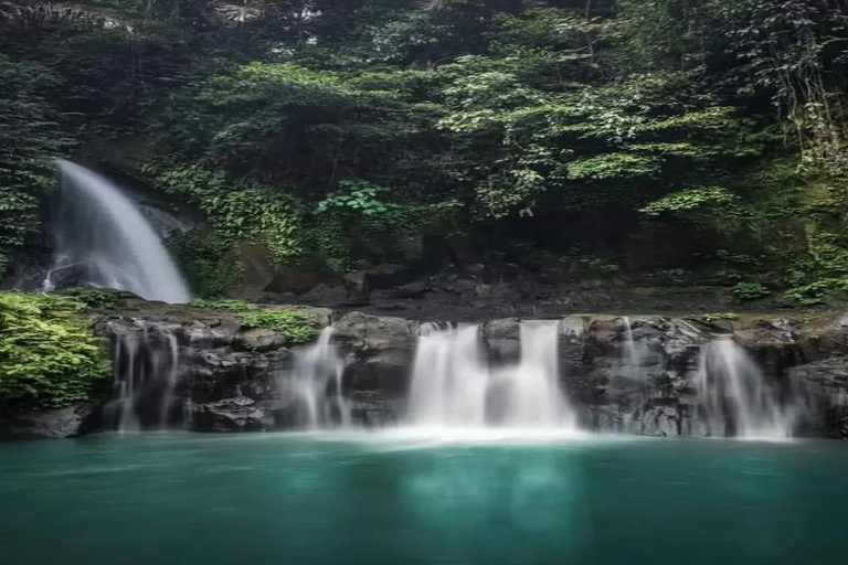 Bali: tour all'alba sul Monte Batur in jeep e alla cascata di Taman SariSolo tour in jeep condivisa (trasferimento)