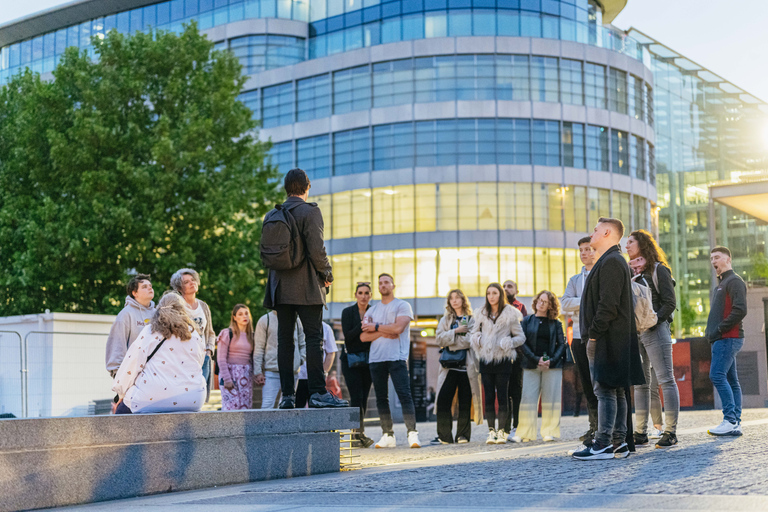 Londra: Passeggiata dei fantasmi e giro in barca sul TamigiPasseggiata con i fantasmi e giro in barca sul Tamigi in inglese