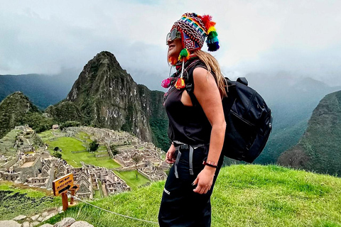 From Cusco: 2 Days, Sacred Valley and Machu Picchu via the scenic route Panoramic Train & Standard Hotel with Lunch in Machu Picchu