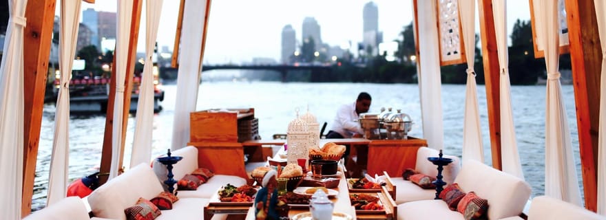 Il Cairo: giro privato in feluca con cena e bevande