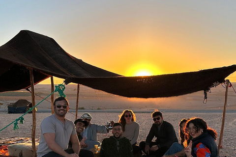Una notte indimenticabile nel deserto: cena, giro in cammello e in quadNotte indimenticabile nel deserto: cena, giro in cammello e quad