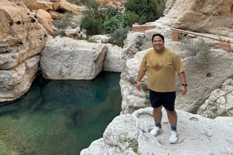 Muscat: Wadi Shab, Fins Beach & Bimmah Sinkhole 4x4 Tour Shared 4x4 Tour