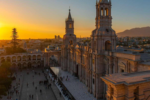 Walking tour of the historic center of Arequipa