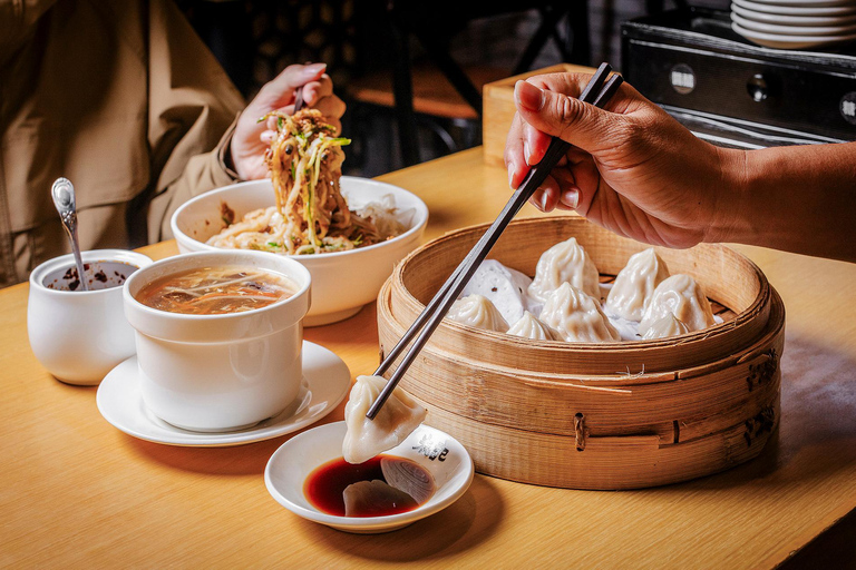 Taipei: Formosa Flavours Food Tour with 12+ Tastings