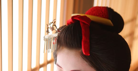 Kyoto : Maiko Makeover stroll and photo shoot experience