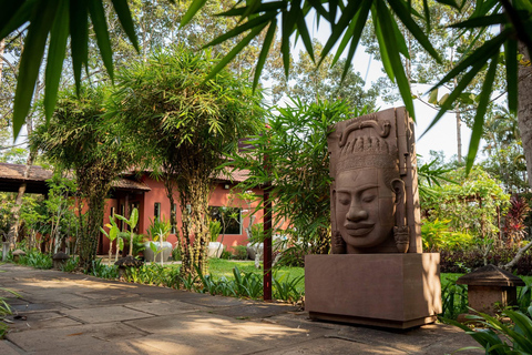 Siem Reap: Angkor Silk Farm & Mechrey Floating Village Tour