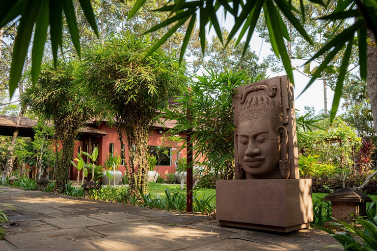 Siem Reap: Angkor Silk Farm & Mechrey Floating Village Tour