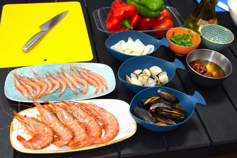 Madrid: Seafood Paella Masterclass Near Sol with Drinks Included