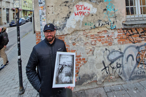 Krakow: Private walking tour on the trail of street art