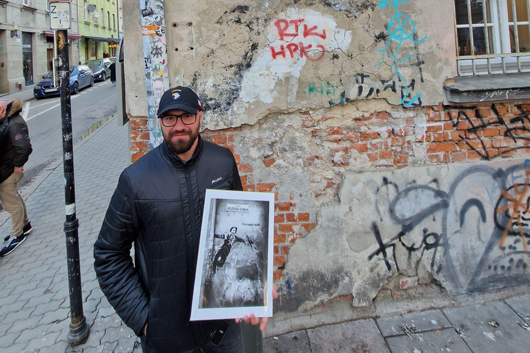 Krakow: Private walking tour on the trail of street art