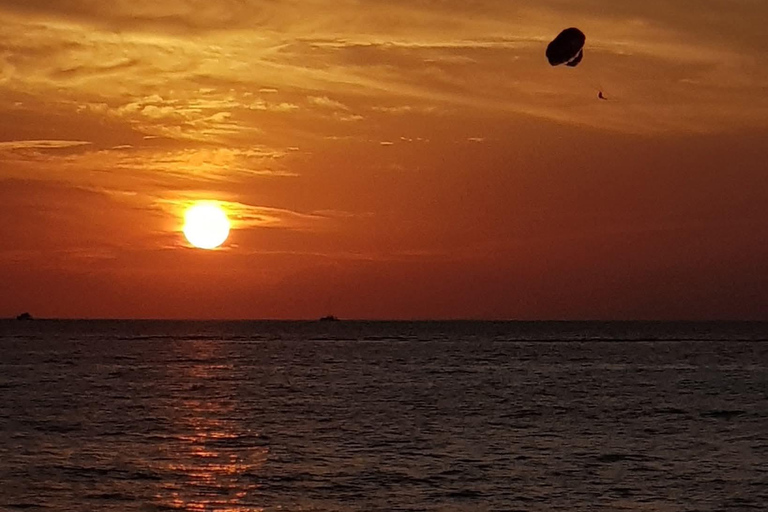 Penang: Batik, Floating Mosque, and Beach Tour