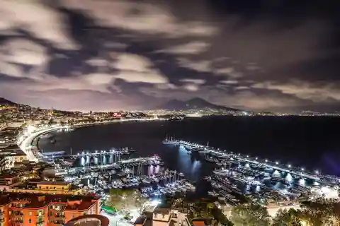 Naples: Tour with Pizza and Sfogliatella Tasting