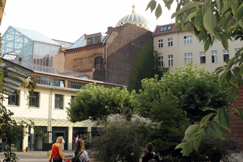 Berlín: tour privado de 2 horas por los patiosExcursión privada de 2 horas a los patios de Berlín para viajeros individuales