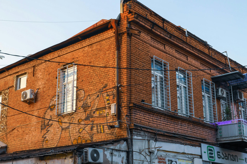 第比利斯：与 Chacha 一起徒步导览法布里卡和 Chughureti英语 - 小型团体之旅 - 3 小时