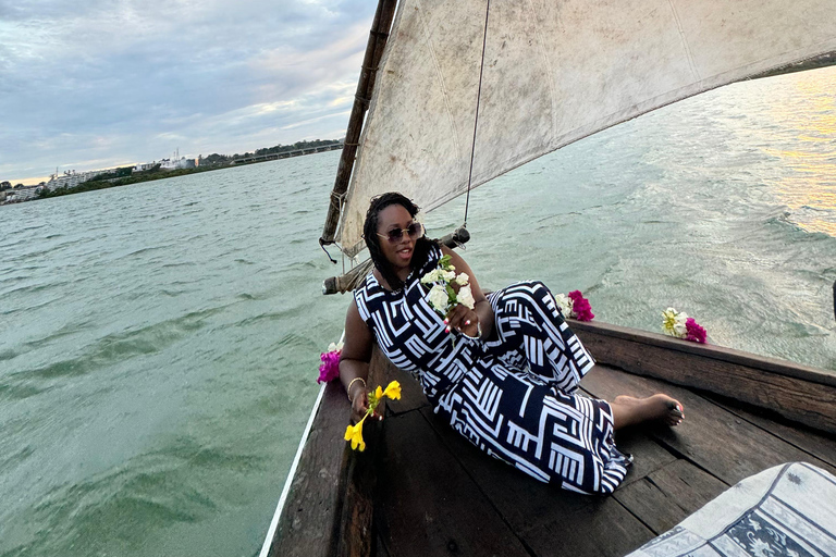 Mombasa: City Tour and Evening Dhow Cruise with Pickup