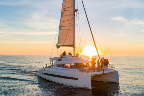 St. Paul&#039;s Bay: Half-Day Luxury Catamaran Tour with Drinks