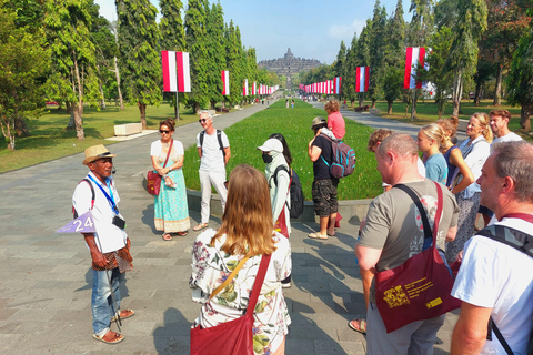 Yogyakarta: Borobudur-Prambanan, comece com o nascer do sol sobre as nuvensExcursão partilhada SEM todos os ingressos