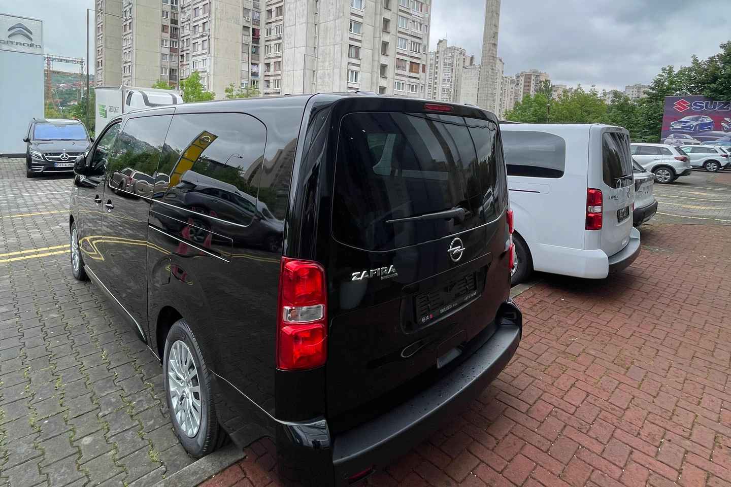 Einkaflutningur frá Sarajevo flugvelli