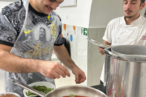 Neapol: lekcja gotowania makaronu i tiramisu z lokalnym szefem kuchni