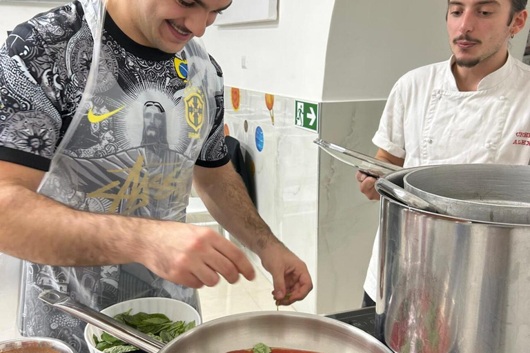 Neapol: lekcja gotowania makaronu i tiramisu z lokalnym szefem kuchni