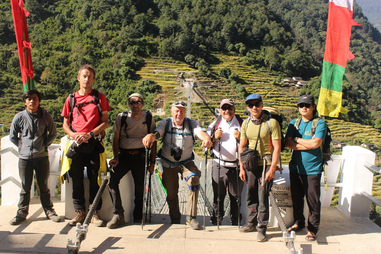 Pokhara: Trekking al Campo Base del Annapurna - 5 Días