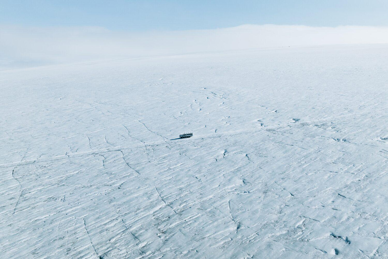 Från Húsafell: In i glaciärens isgrottäventyr