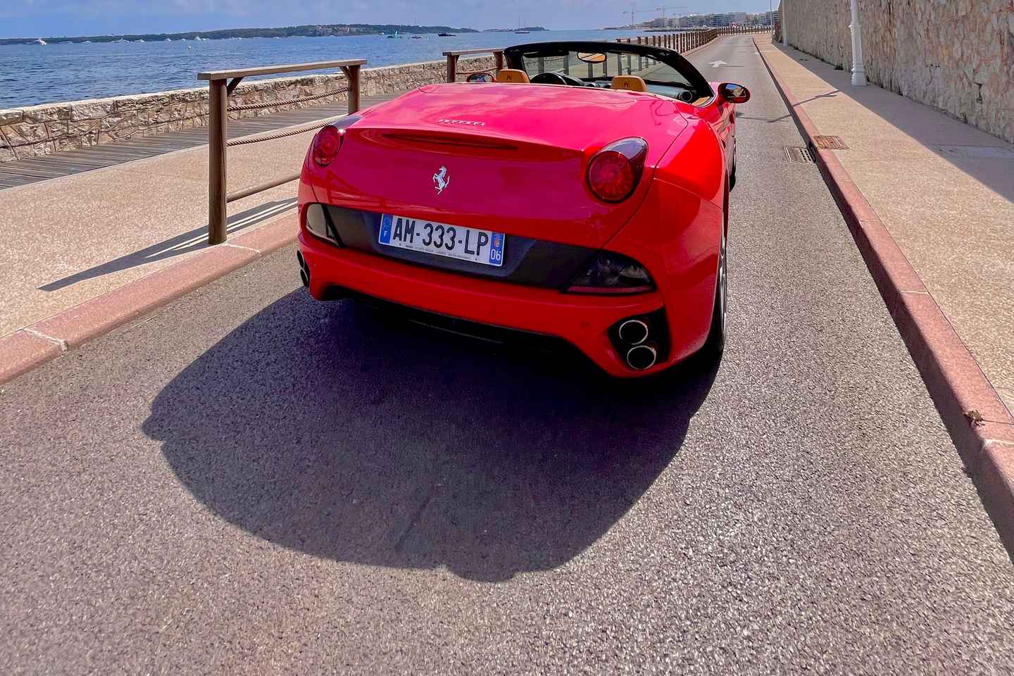 Cannes : Visite guide en Ferrari sur les routes de Cannes - Cannes : Visite guidée en Ferrari sur les routes de Cannes