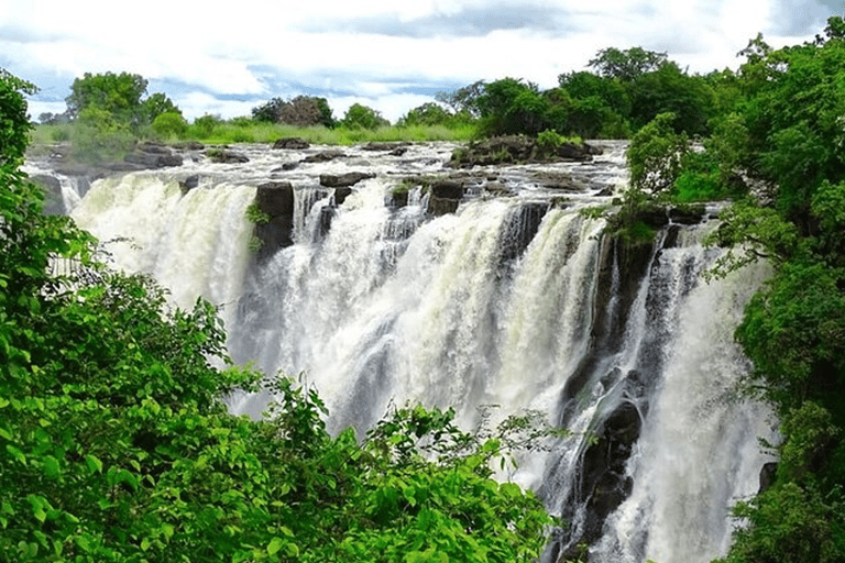 Victoria Falls: Guided Orientation Walk and Photo Tour