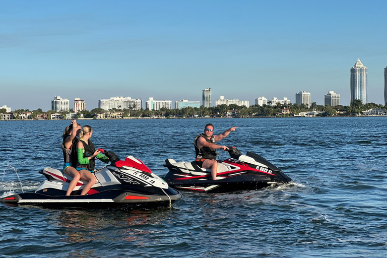 Miami - ett äventyr med vattenskoter Jetski-äventyr med båtresa från centrumMiami - ett äventyr med jetski Jetski-äventyr med båtresa från centrum