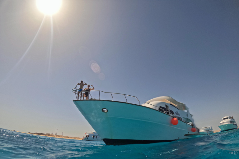 Hurghada: 3-Hour Sunset Yacht &amp; Snorkeling Cruise