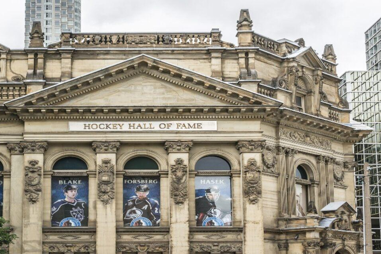 Toronto: Downtown Walking Tour with CN Tower and Boat Cruise