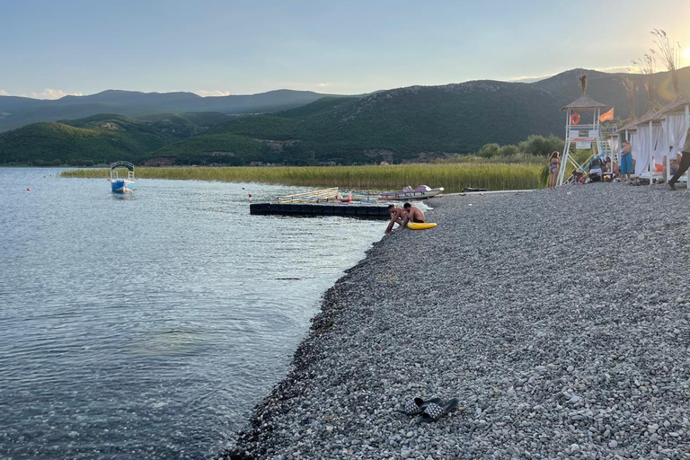 Från Tirana: Ohridsjön, Lin och S:t Naum-klostret Dag ...