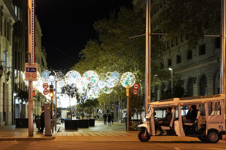 Barcelona: Private Christmas Lights Tour by Eco Tuk Tuk Barcelona: Christmas Lights Tour by Private Eco Tuk Tuk