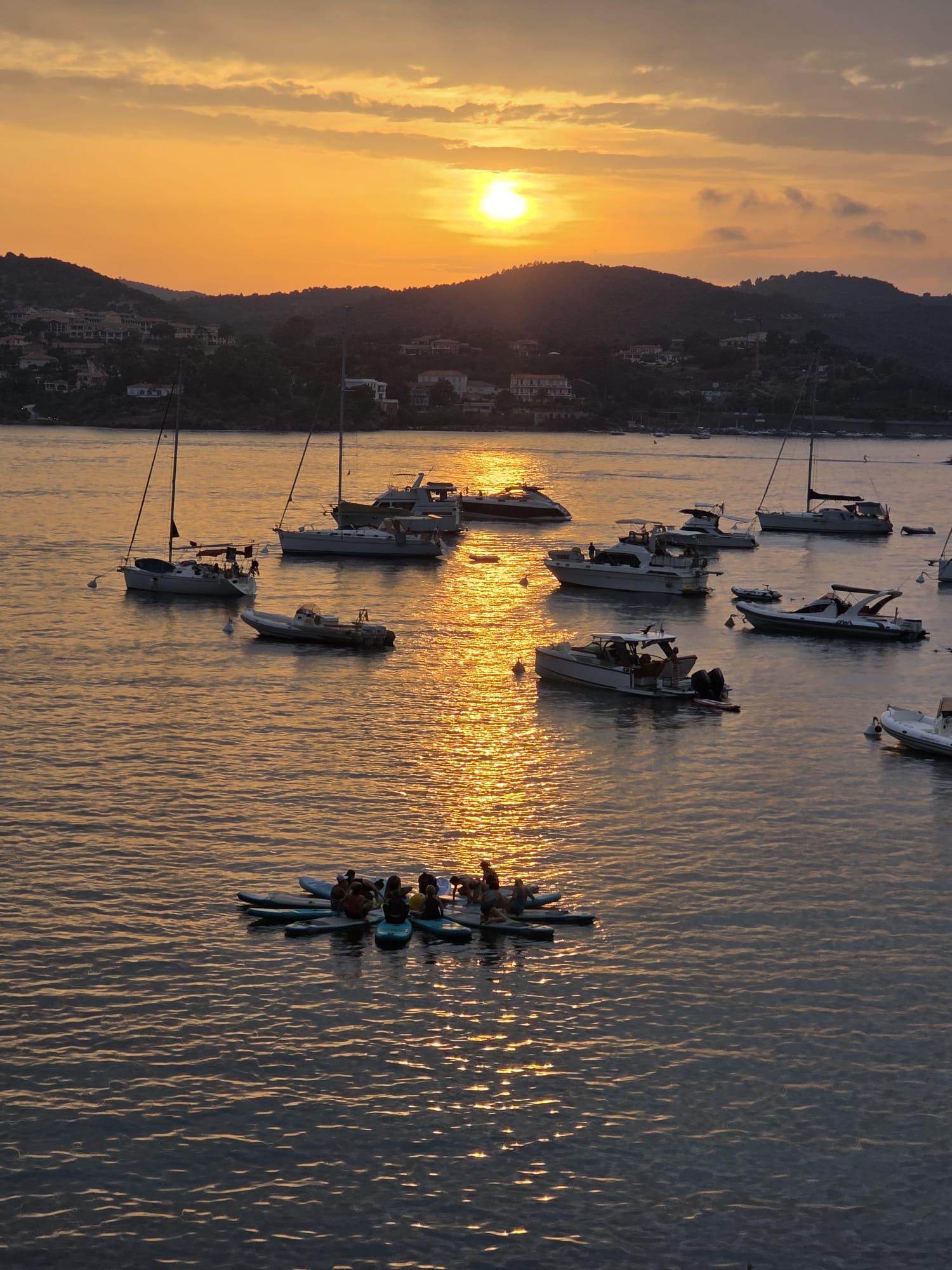 Sunset Paddle Yoga – Wellness-Erlebnis in Saint-Raphaël
