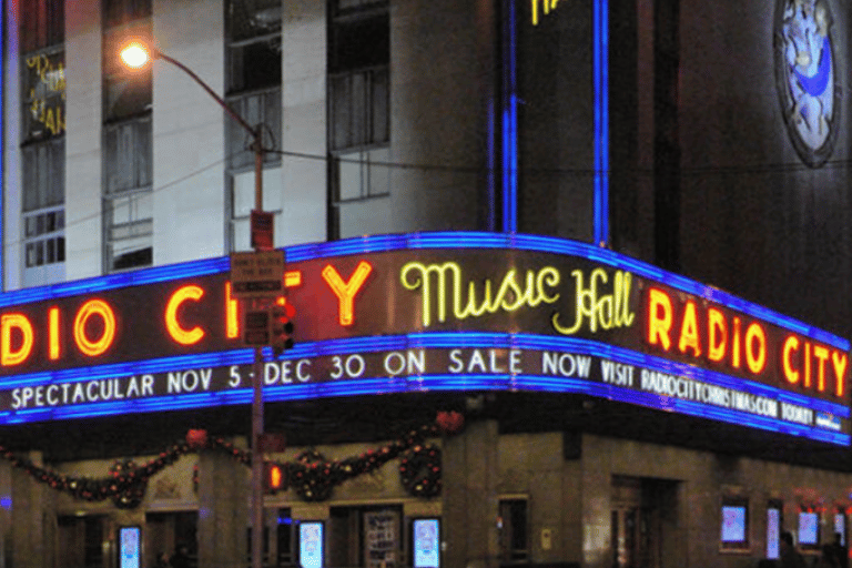 عيد الميلاد في نيويورك: جولة أضواء ميدتاون هوليداي