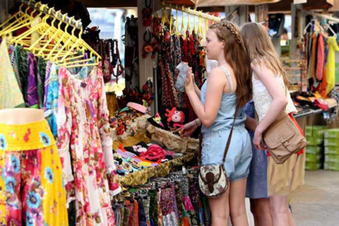 Tour di shopping personalizzato di Delhi di un giorno con consulente donna