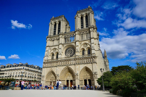 Small Group Notre Dame Tour with Skip-the-Line Access