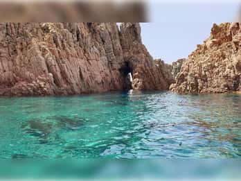 Cargèse: Snorkeling di Capo Rosso e Tour delle grotte marine