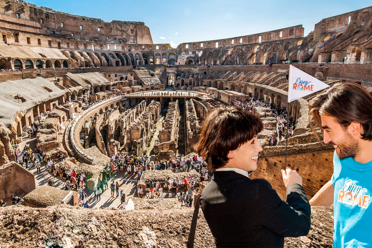 Rom: Prioriterad tillgång Prioriterad åtkomst Colosseum, Forum Romanum och Palatine TourTysk gruppresa med särskild tillgång till arenagolvet